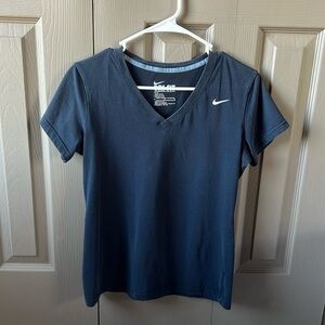 🖤 Nike V-Neck Tee